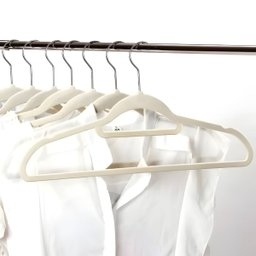 Kit com 10 Cabides Slim de Veludo - Organização e Sofisticação Cor:bege - 5