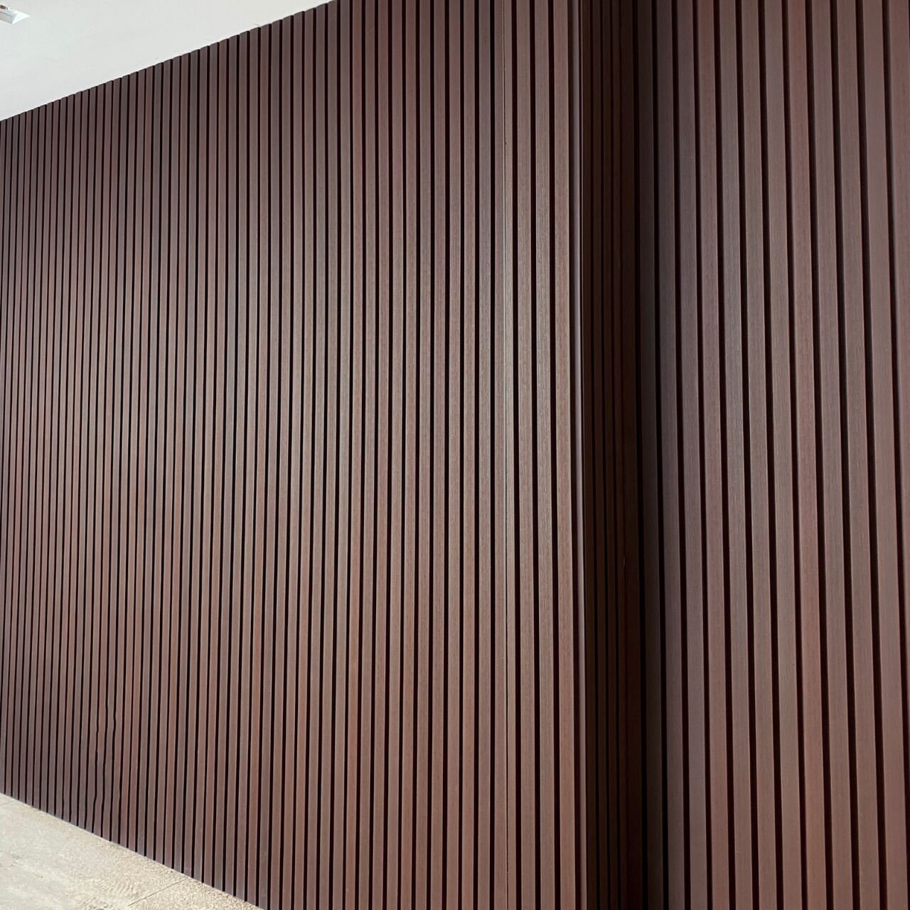 Painel Ripado Wpc Externo Cor Ipê Kit 5 Un - 2,90m X 20cm (0,58m²)