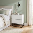 Ver imagem 1 de Mesa Cabeceira 2 Gavetas Cor Branco para Cama Casal com Pés de Ferro Estilo Industrial Preto