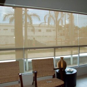 Cortina Persiana Rolô Tela Solar 3% Bege 0,60 m x 2,20 m