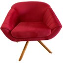 Ver imagem 4 de Kit Poltrona Giovana Giratória Ferro e Madeira, Puff Quadrado e Almofadas em Sued Premium:vermelho