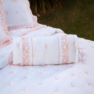 Rolo Decorativo Bordado 600 fios Rivieri Branco Vilela Enxovais 2 peças