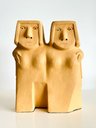 Ver imagem 1 de Casal de Mulheres Passeando Cerâmica Artesanal Feito a Mão