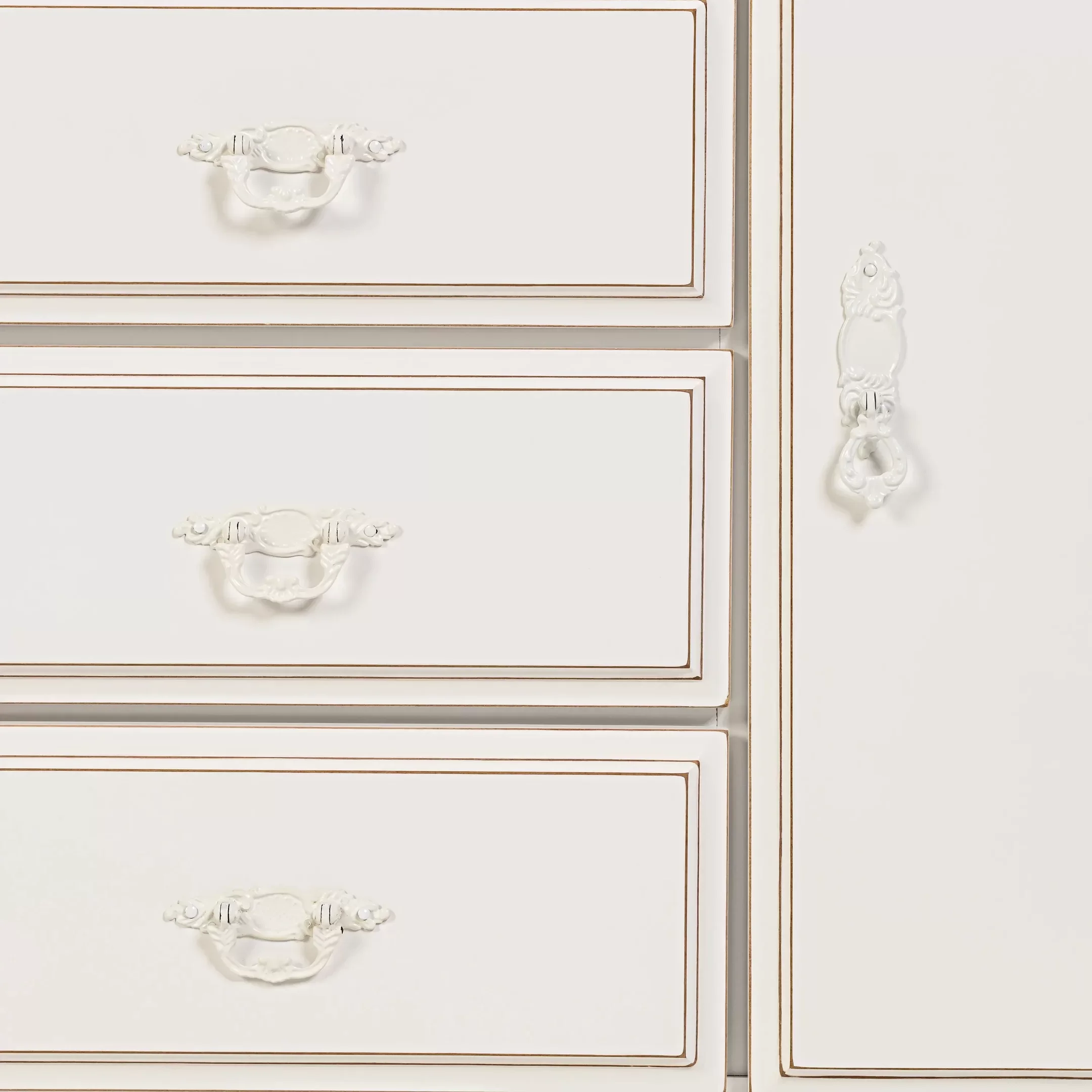 Ver imagem 5 de Cômoda Infantil Entalhada 5 Gavetas e 1 Porta