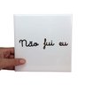 Azulejo Quadrado Branco com Escrito Dourado "Não Fui Eu" - 2