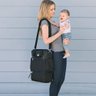 Bolsa Maternidade + Ergobaby + The Carry On + ER20049 + Várias formas de uso + Geo/Black - 2