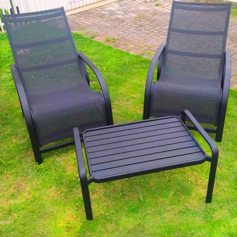 Conjunto de espreguiçadeiras Jacarta Tela Sling - 2 cadeiras + mesa de centro + puff