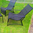 Ver imagem 2 de Conjunto de espreguiçadeiras Jacarta Tela Sling - 2 cadeiras + mesa de centro + puff