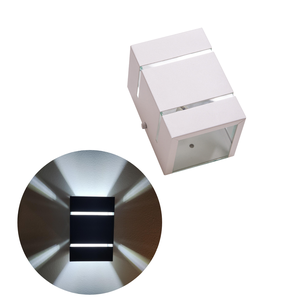 Arandela 2 Focos E 2 Frisos Externa Parede Muro Ar1510: Cor Branco