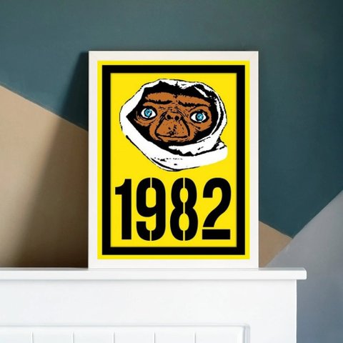 Quadro Decorativo E.t 1982 33x24cm:madeira Branca