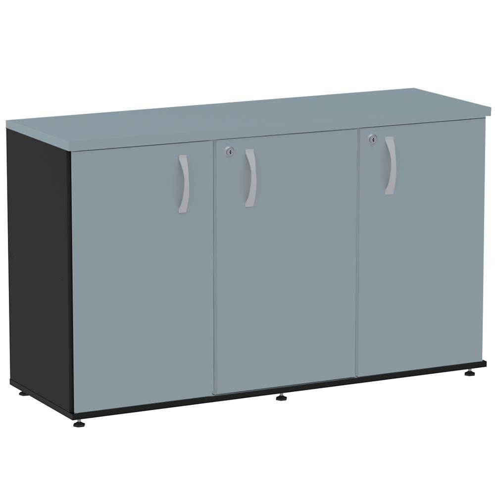 Armário Baixo Credenza PE25 Pandin 121,50 cm (largura) em MDP Cor Cinza e Preto com Três Portas - 1