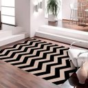 Ver imagem 1 de Tapete Chevrom Preto com Bege Casa Dona Antiderrapante 100 x 140cm