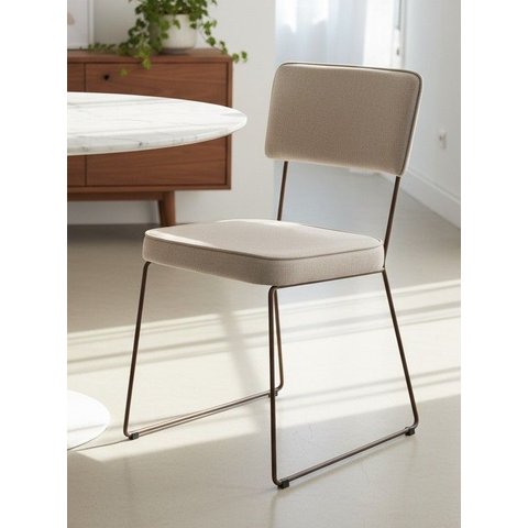 Cadeira de Jantar Minimalista Roma Linho Bege Base Aço Dourado - Ooca Móveis