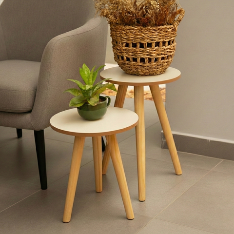 Kit 2 Mesas Laterais Redondas Brancas com Pés Palito em Madeira Natural