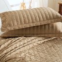 Ver imagem 4 de Kit Colcha Cobre Leito Plissê Casal Seersucker Premium 3 Peças Maciez e Leveza com Textura 3d Bege M