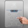Geladeira / Refrigerador 3 Portas Dm83x Inox 579 Litros, Ice Maker e Painel Blue Touch - Electrolux - 3