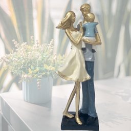 Estatueta Decorativa Família com Filho Colorida - 3