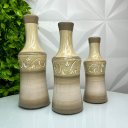 Ver imagem 4 de Trio decorativo vaso garrafa bege artesanal de cerâmica