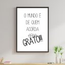 Ver imagem 1 de Quadro O Mundo é De Quem Acorda Grato 45x34cm - com vidro:Madeira preta