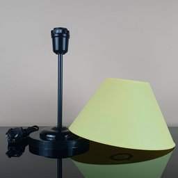 Abajur Slim Black´n Sun Luminária de Mesa Fino Quarto Sala – Base Preto Cúpula Amarelo - 4