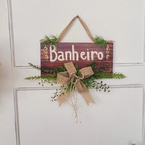 Placa Madeira Banheiro Verde 34x34