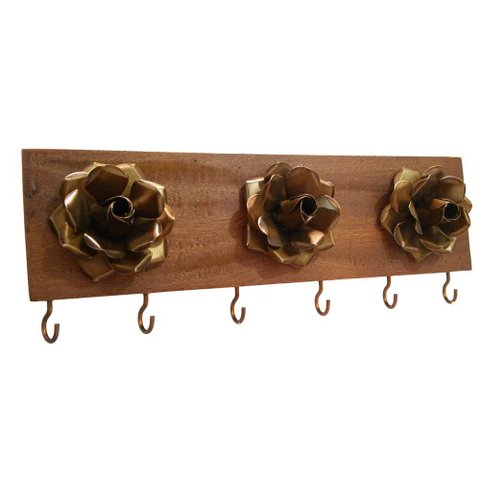 Porta Chaves Artesanal Moderno de Parede com Flores de Ferro Libertas Rosas Artesanato Verniz