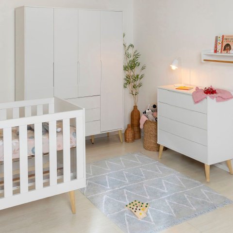 Kit Quarto Infantil com Pés Retrô Natural - Cômoda Elfe 4 Gavetas + Guarda-Roupa Elfe + Berço Mini C