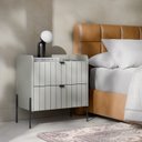 Ver imagem 3 de Mesa Cabeceira Retro Industrial Moriah 60cm Gavetas Laqueadas Off White com Pés Moderno Preto