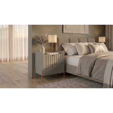 Mesa de Cabeceira Moderna com Gavetas MDF Moriah 60cm Cinza com Pés e Puxadores Industrial