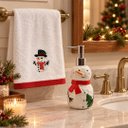 Ver imagem 2 de Kit Banheiro Natalino Boneco de Neve com 2 Toalhas e Porta Sabonete Líquido 3 Peças a: 20cm L: 9cm C