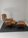 Ver imagem 2 de Poltrona Charles Eames com Puff - Pau Ferro em Couro Caramelo