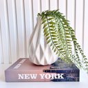 Ver imagem 2 de Vaso centro de mesa branco pequeno trabalhado geométrico 3D