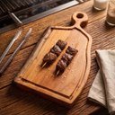 Ver imagem 2 de Tábua de Corte Rústica em Madeira Maciça com Alça Central para Churrasco