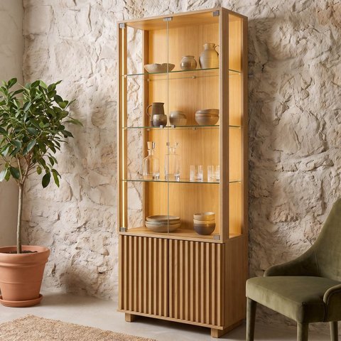 Cristaleira Ripada 2 Portas de Vidro com LED Aruá CabeCasa MadeiraOriginals Marrom/Jatobá