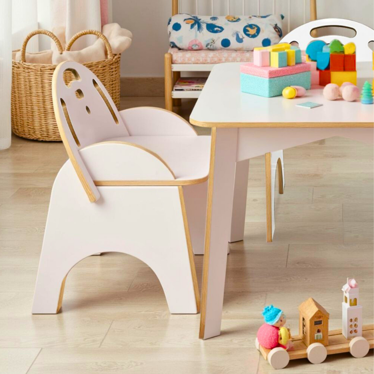 Kit Mesinha Infantil com 2 Cadeiras Encosto de Apoio para Atividades Didática Refeição Educativa Mdf - 4