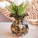 Ver imagem 2 de Arranjo de Tulipas Flor Artificial Branca no Vaso Trouxinha Âmbar e Preto 25cm | Formosinha