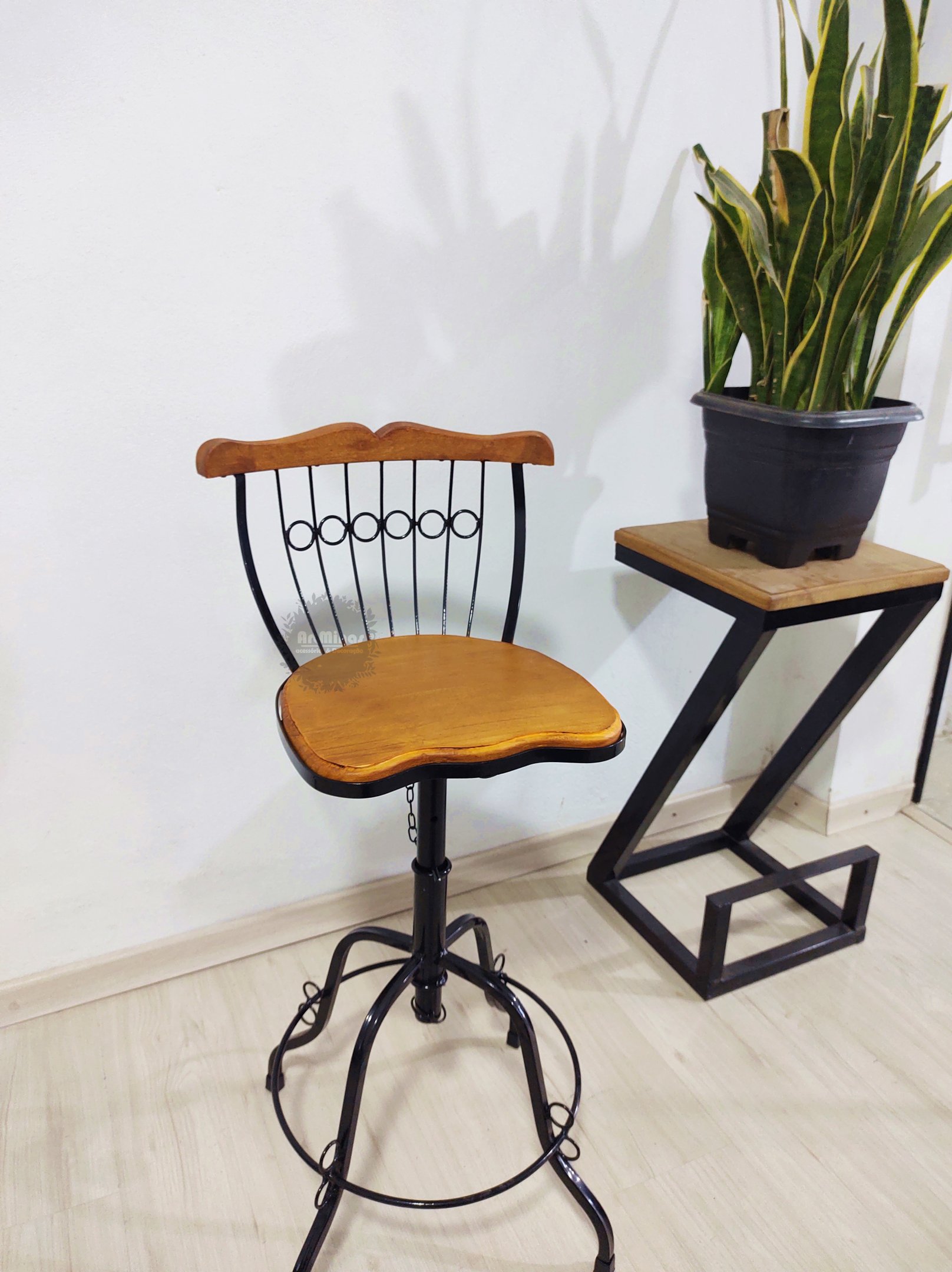 cadeira banqueta bancada giratória regulagem ferro madeira artesanal rústica - 3