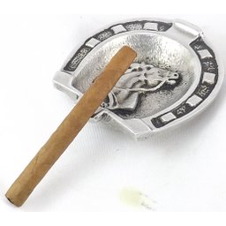 Cinzeiro de Mesa Ferradura em Alumínio Artesanal: Sustentabilidade e Sofisticação em uma Única Peça  - 3