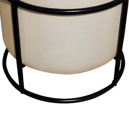 Puff de Ferro Decorativo Redondo para Sala Argola Glamour Bege Base Pés Preto - 6