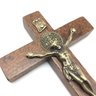Crucifixo Cruz De Porta Ou Parede Madeira Rústica São Bento 12 Cm - 2