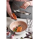 Ver imagem 2 de Frigideira Funda Tramontina Romagna Aço Inox Revestimento Cerâmico 24 Cm 3,1 L Marfim com Tampa de V
