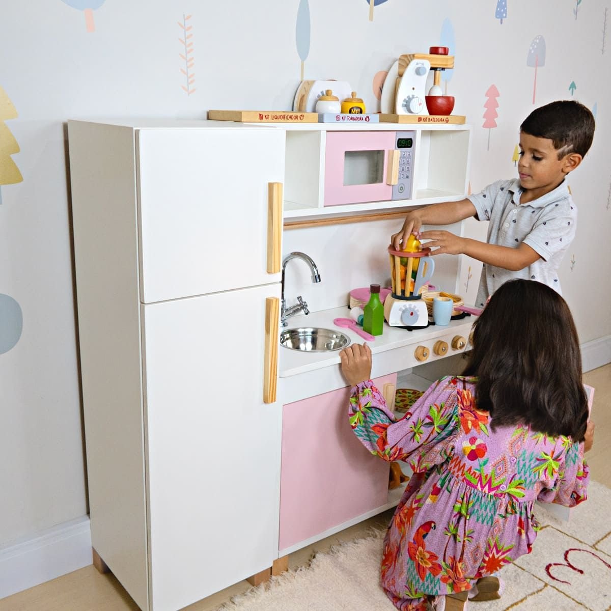 Mini Cozinha Infantil Rosa Bebê com Geladeira em Madeira - 4