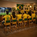 Ver imagem 2 de 6 Banquetas Madeira Copa do Mundo Brasil Estofados Hellen:Mel e Sintetico Amarelo