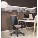 Ver imagem 2 de Cadeira Job com Bracos Assento Courino Bege Base Rodizio Metalico Preto - 54601
