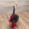 Galinha Decorativa Com Bolsa e Chapéu Preto com Vermelho - 1