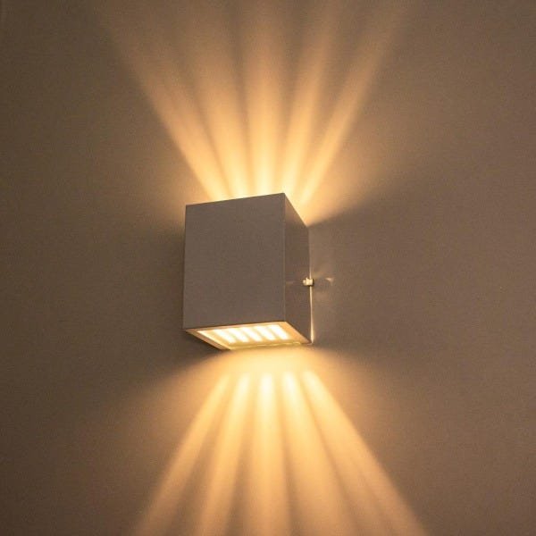 Arandela de Parede Externa Slim 2 Focos 2 Frisos + Led 5W G9 Bivolt  (Marrom, Branco Quente) : : Casa