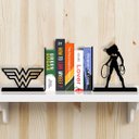Ver imagem 1 de Aparador Porta Livros Mulher Maravilha Geek Marketplace