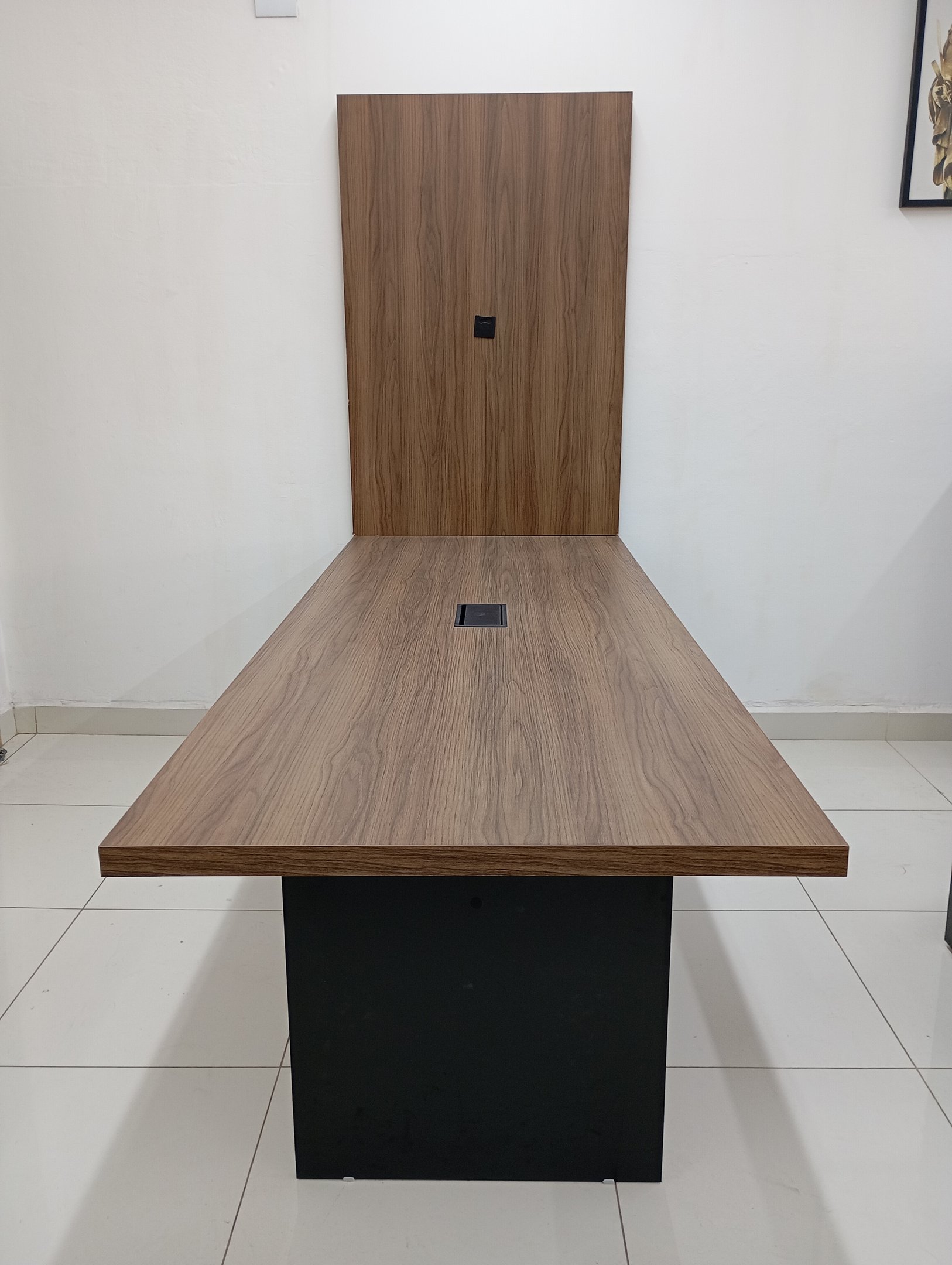 Mesa de Reunião com Caixa de Tomada L1.60x P90 + Painel Tv - 4