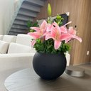 Ver imagem 5 de Arranjo Centro de Mesa Lírio Rosa Completo Artificial Vaso Preto Decore Fácil Shop