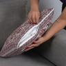Capa de Almofada Grécia Jacquard 45x45cm Estampa Frente e Verso com Zíper Cor Vinho - 6